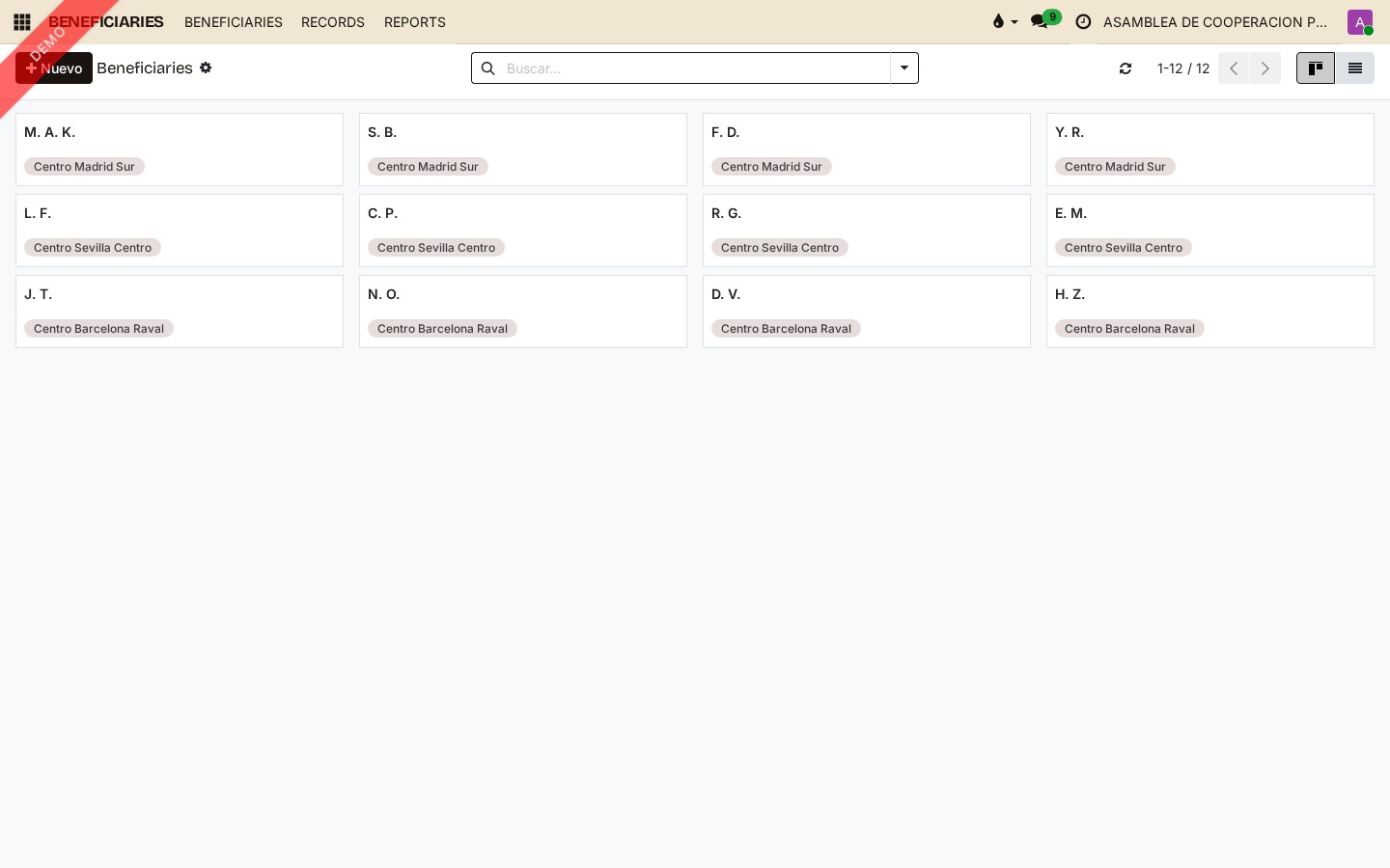 Vista kanban de beneficiários anonimizados por iniciais, distribuídos por três centros